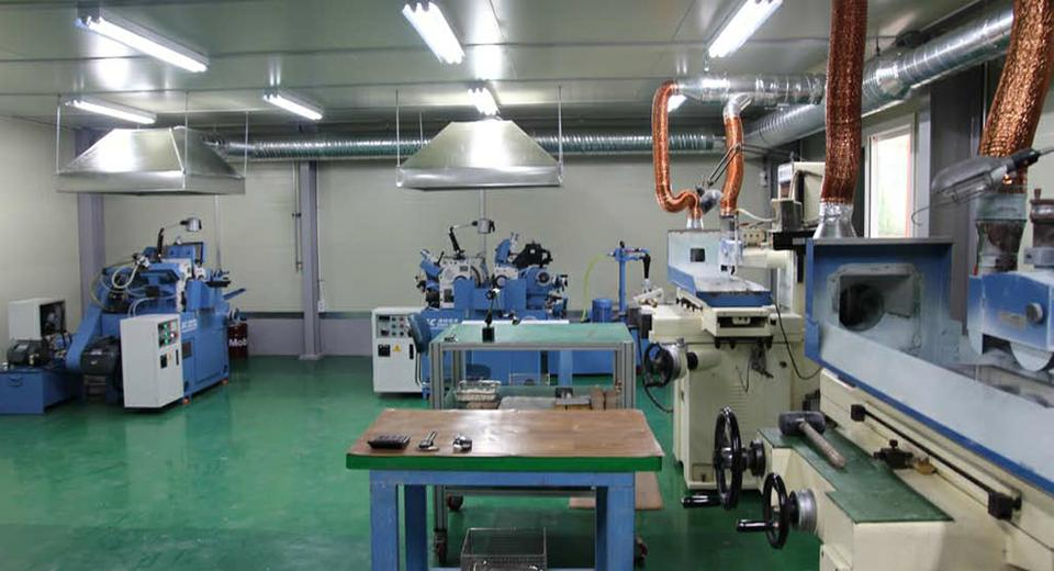 Polishing machine - This Co., Ltd.